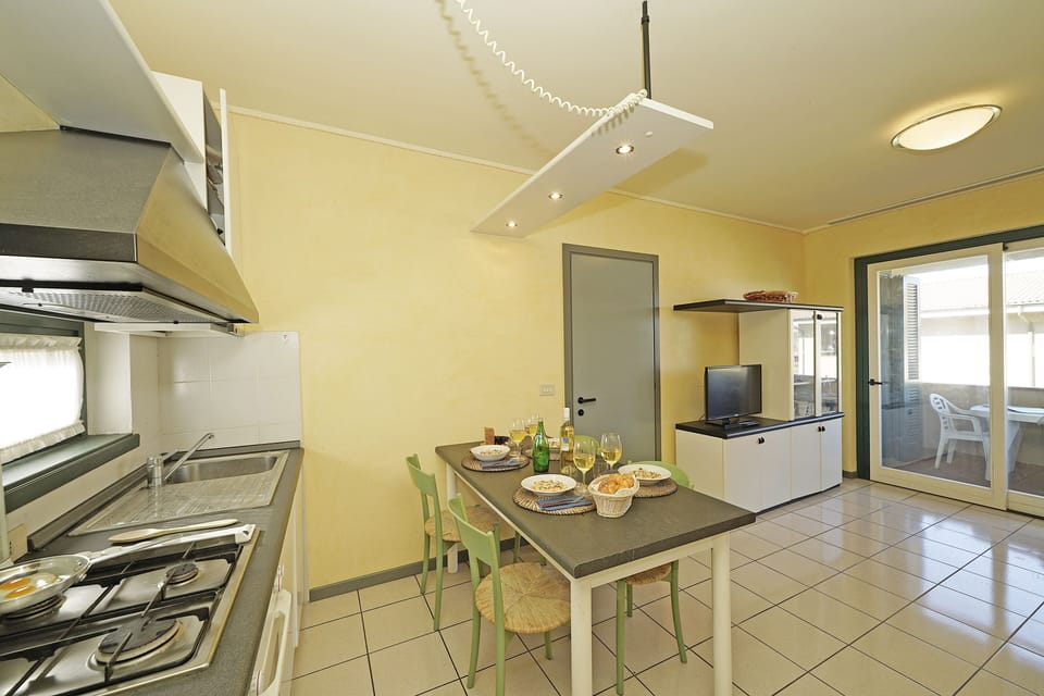 Apartment | Private kitchen | Fridge, microwave, oven, stovetop