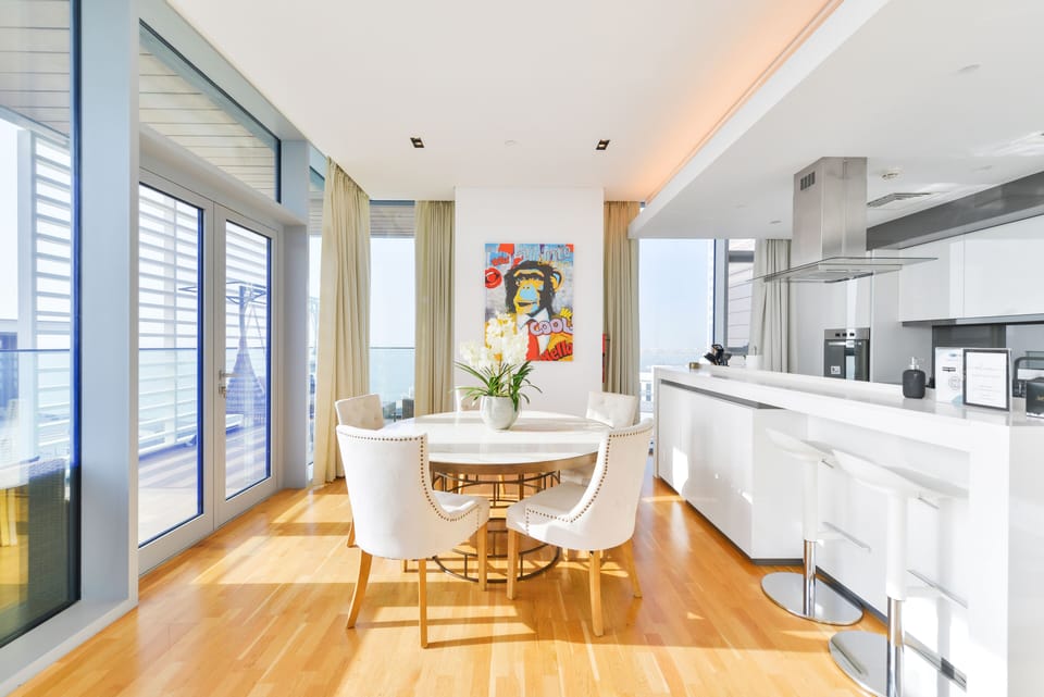 Luxury Apartment, 2 Bedrooms, Balcony, Sea View | Dining room