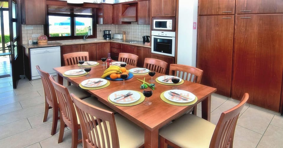 Villa, 4 Bedrooms, Balcony, Garden View | Dining