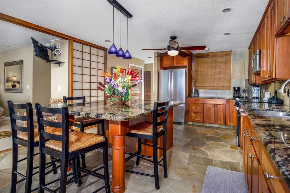 Condo, 1 King Bed (Keauhou Kona Surf & Racquet Club #5-2) | Private kitchen