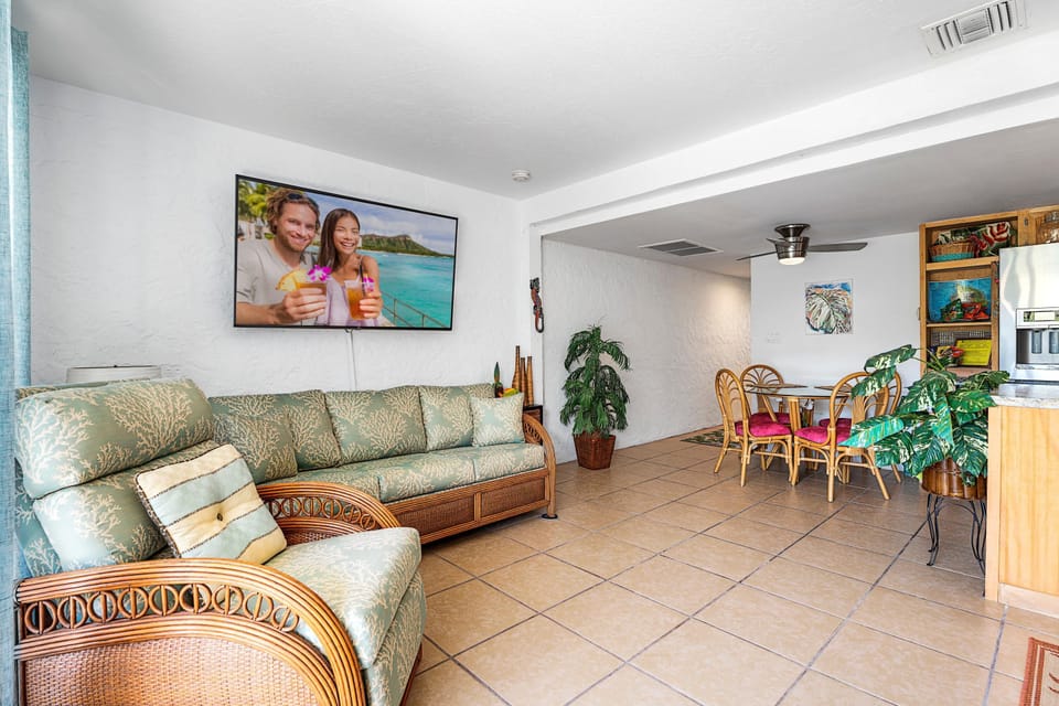 Condo, 1 King Bed with Sofa bed (Casa De Emdeko 230) | Living area
