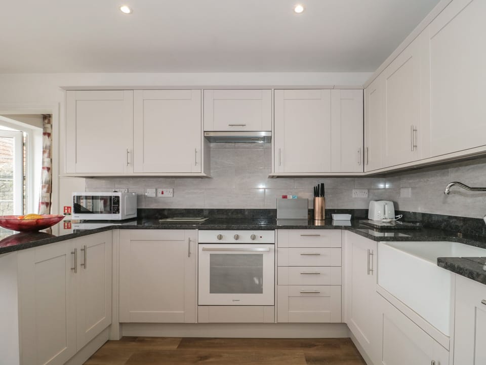 Fridge, dishwasher, cookware/dishes/utensils