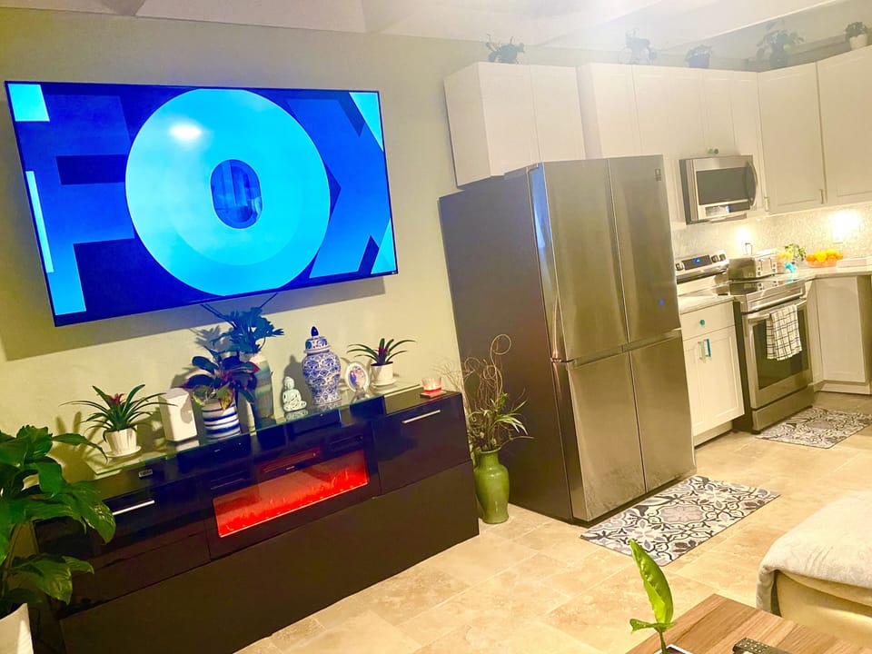 Flat screen Smart TV in living room with HBO & Showtime anytime