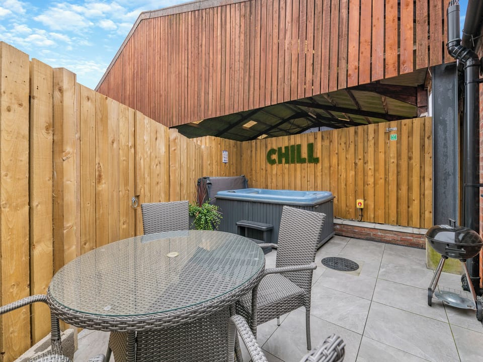 Patio | The Roost - Fieldhouse Farm Cottages, Skirlaugh