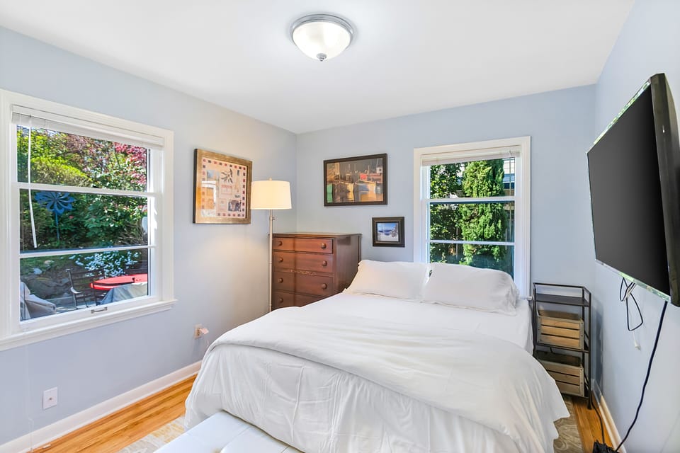 Magnolia on the Hill Apartment in Magnolia Seattle