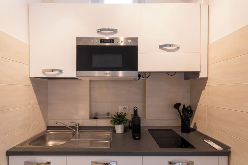City Apartment | Private kitchen | Full-size fridge, microwave, stovetop, espresso maker