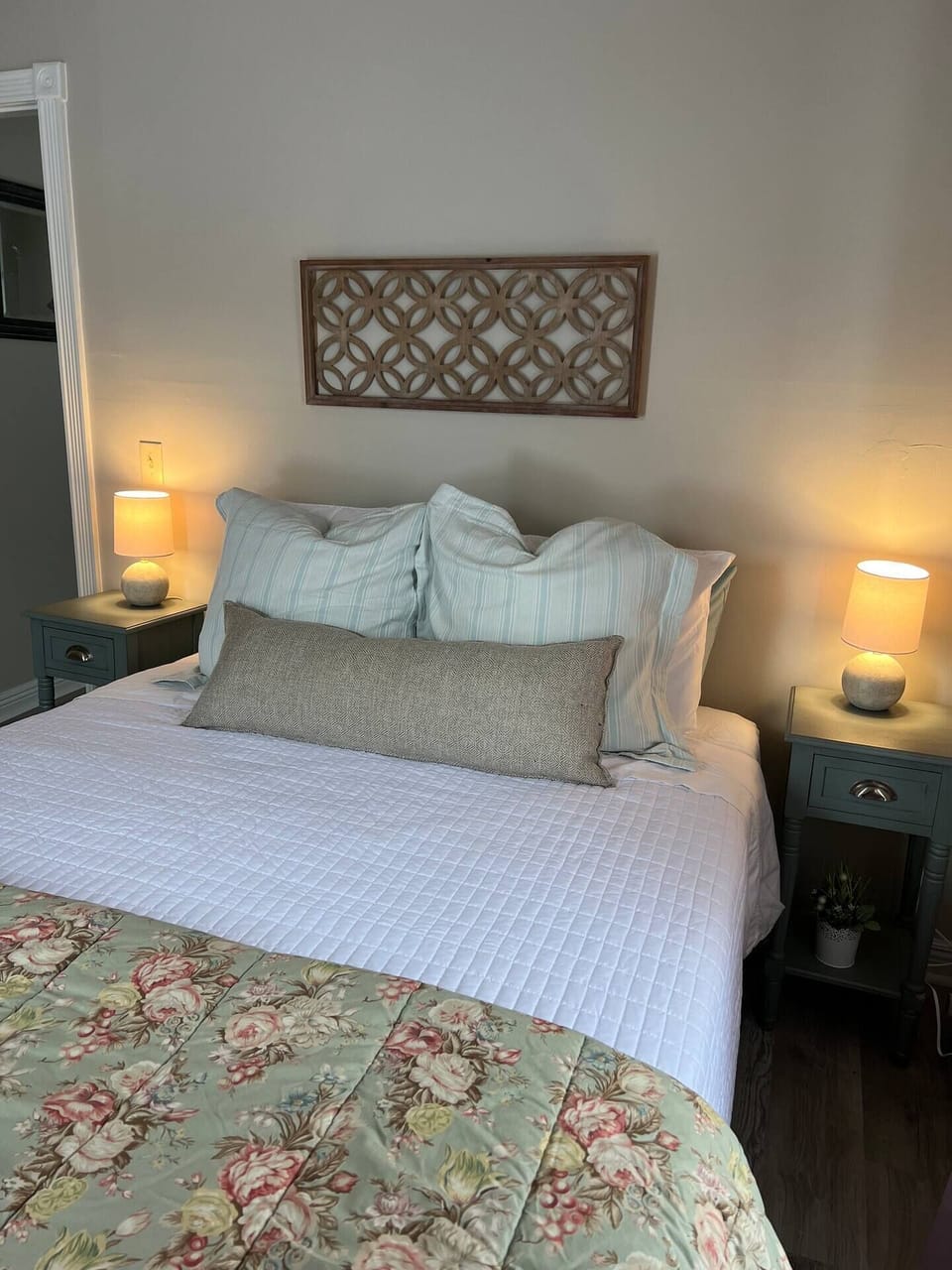 Cozy and comfortable bedroom with 2 bed side tables