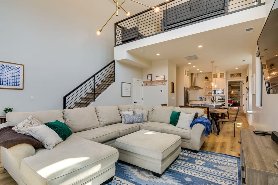 Living Room | 1st Floor | Central Air Conditioning | Smart TV