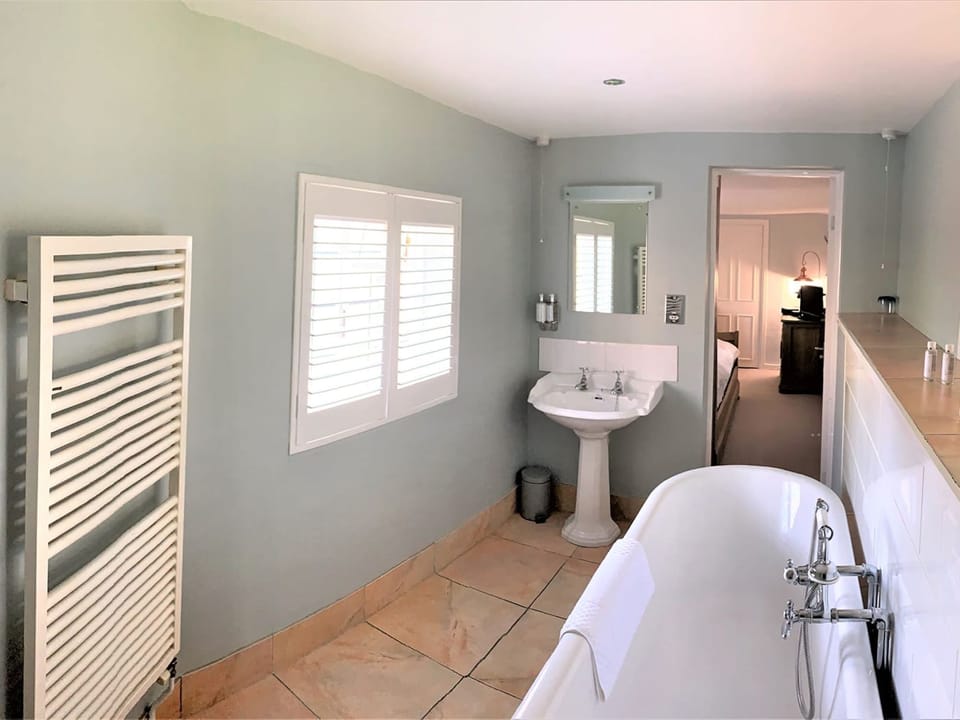 Double Room | Iron/ironing board, free WiFi
