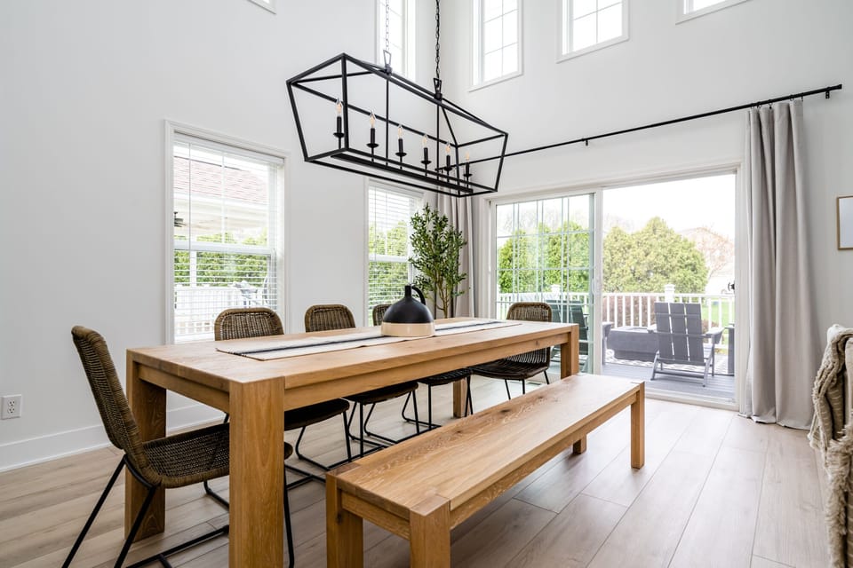 Dining Room (Seats 8 or 9)
