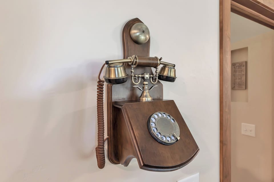 1920s Era Rotary Phone. Works! Give it a try and call family and friends! 