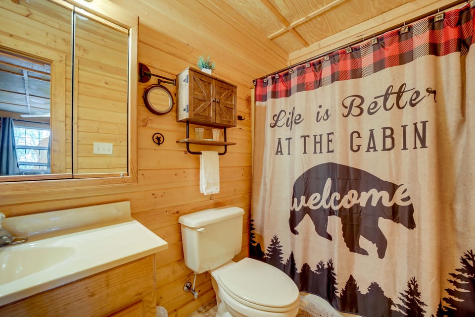 Full Bathroom | Complimentary Toiletries