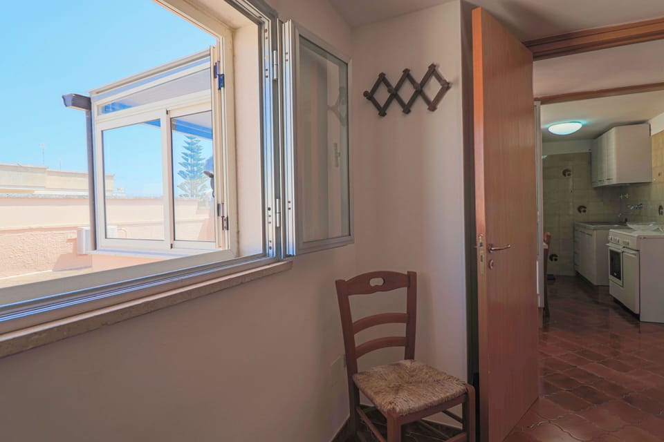 House, 4 Bedrooms, Smoking, Balcony | Interior