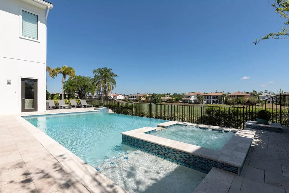 Infinity Pool & Heated Spa. One Touch Spa controls & pool lights.