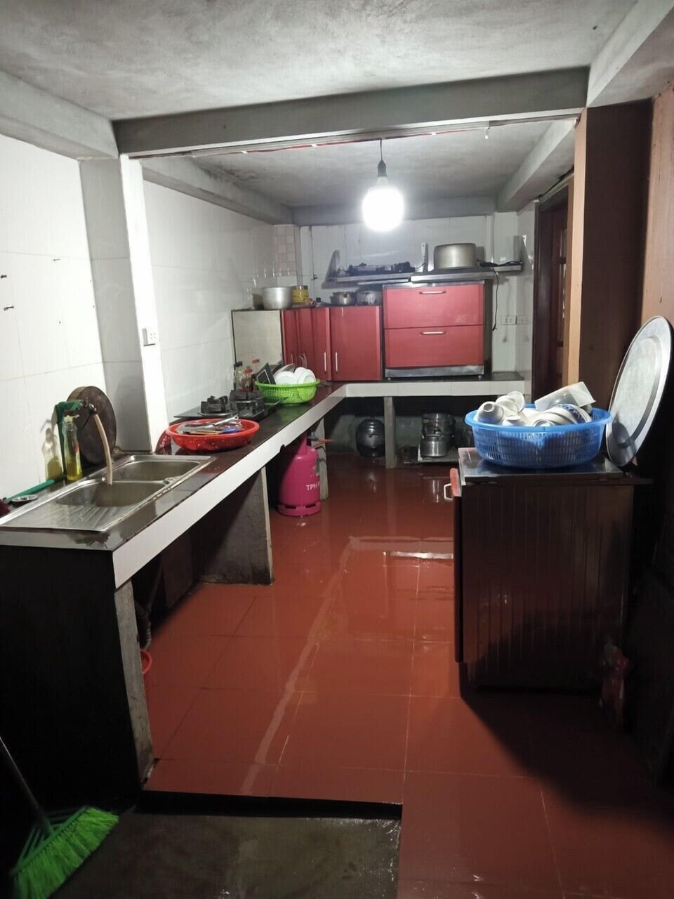 Superior Double or Twin Room | Shared kitchen | Stovetop, rice cooker, cookware/dishes/utensils, spices