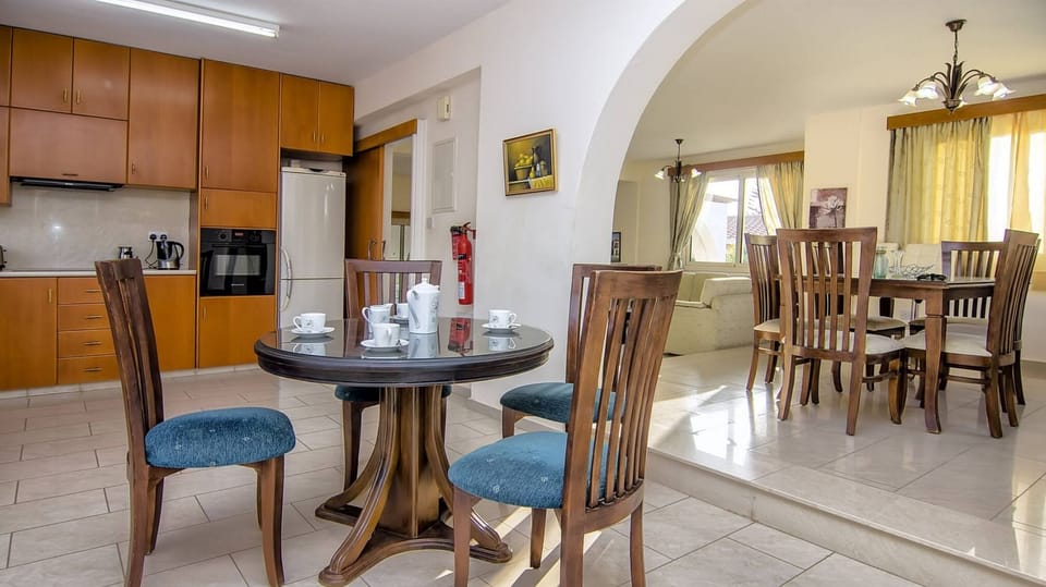 Villa, 3 Bedrooms, Smoking, Private Pool | Dining