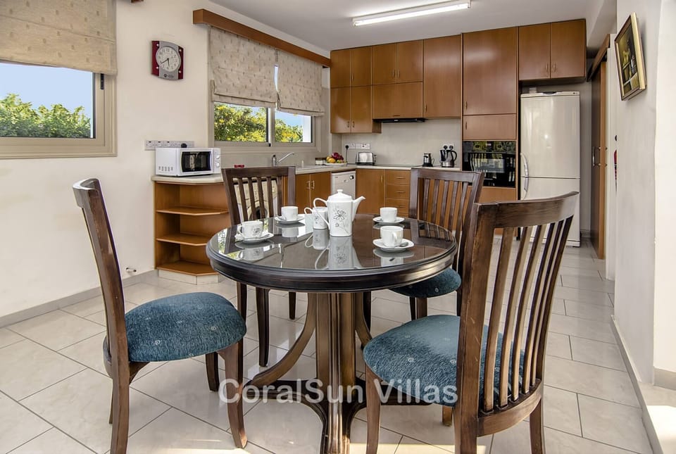 Villa, 3 Bedrooms, Smoking, Private Pool | Private kitchen