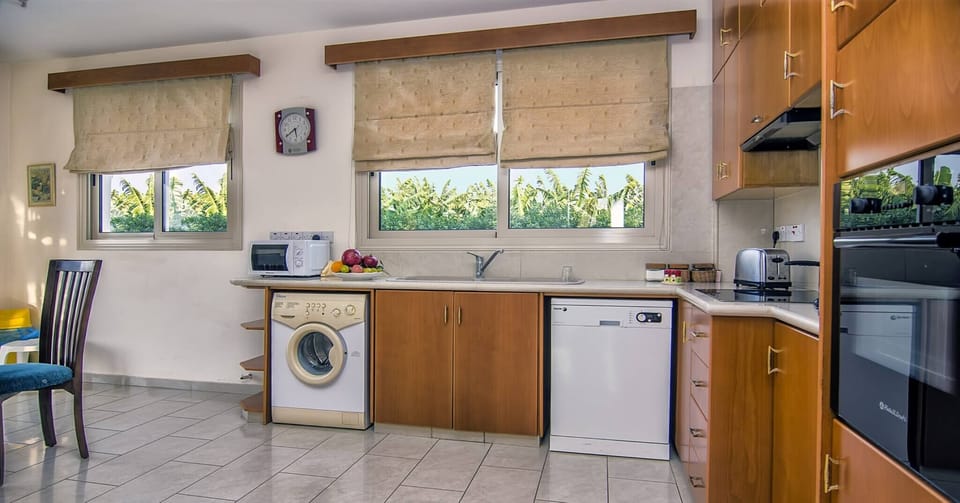 Villa, 3 Bedrooms, Smoking, Private Pool | Private kitchen