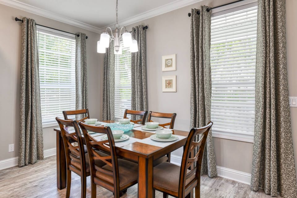 The dining room seats 6 people comfortably.