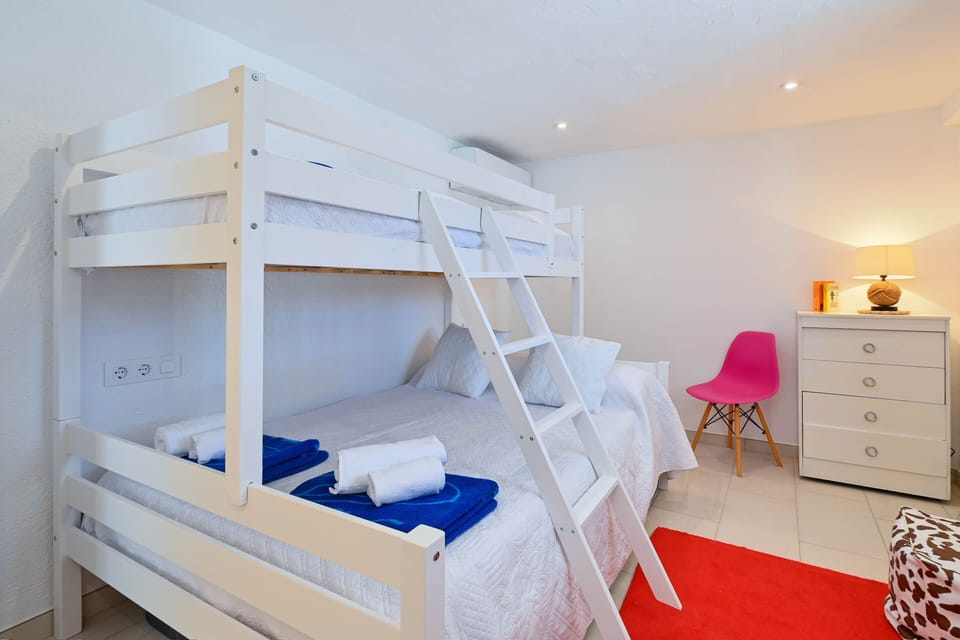 Bedroom with bunk bed