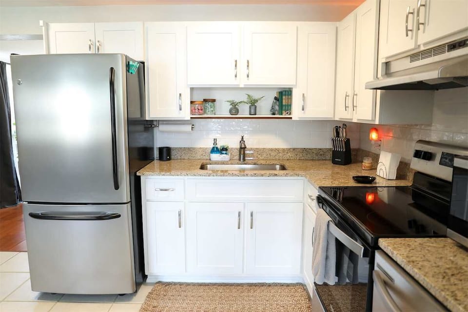 Fully equipped kitchen in Mystic Haven vacation rental in Largo, Florida.