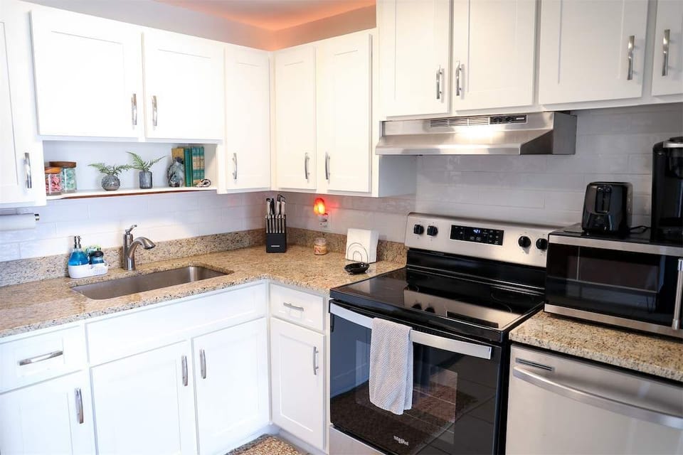 Fully equipped kitchen in Mystic Haven vacation rental in Largo, Florida.
