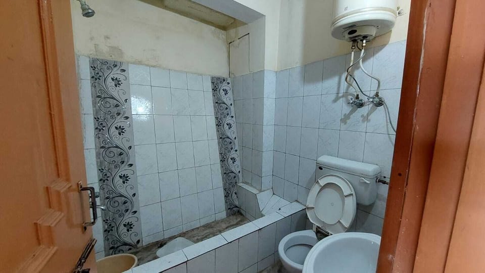 Shower, towels