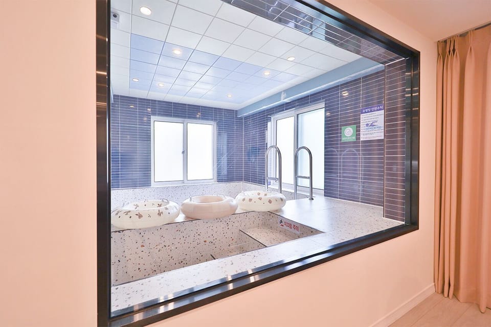 Big Pent Pool Room | Soundproofing, free WiFi