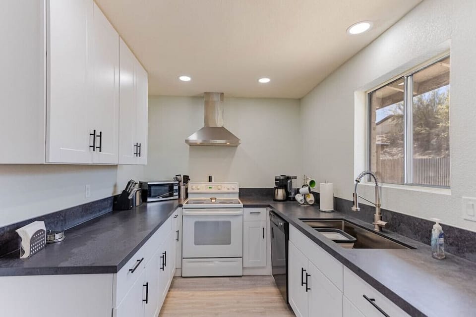 Modern style kitchen
