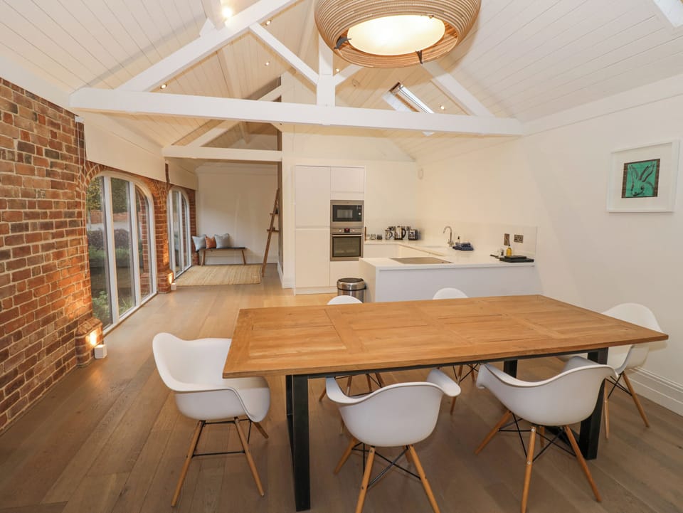 Cottage | Dining