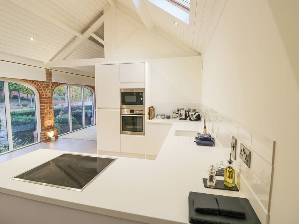Cottage | Private kitchen | Fridge, dishwasher, electric kettle, toaster