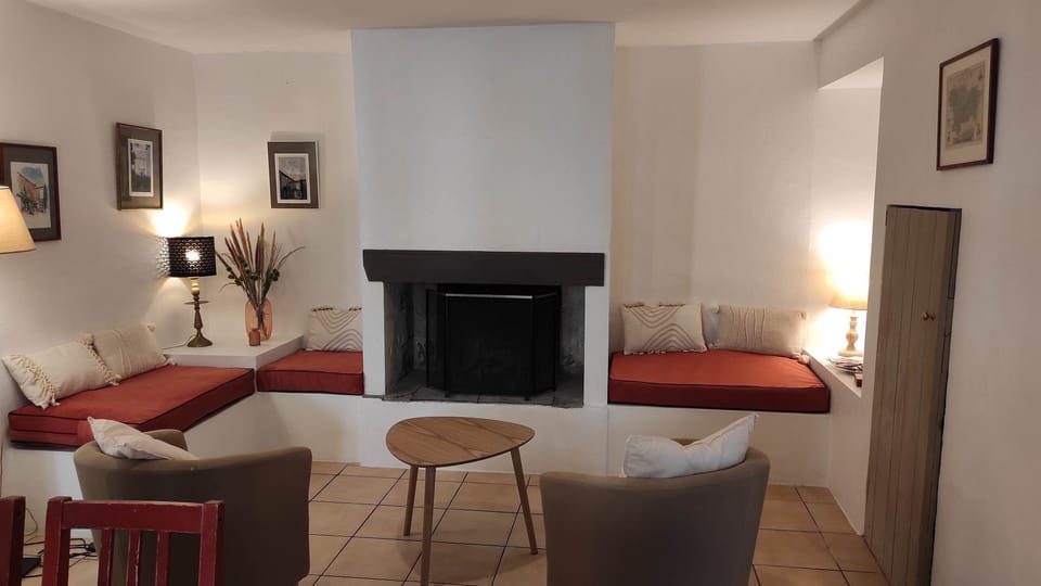 Chateau la Villatade Cour Salon
