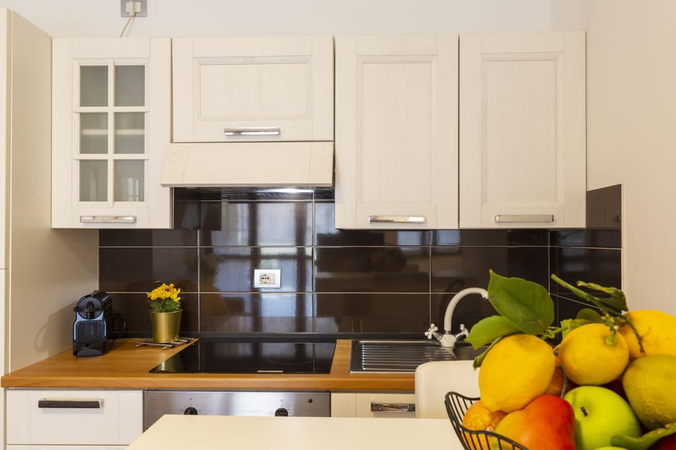 Design Studio | Private kitchen | Full-size fridge, microwave, oven, stovetop