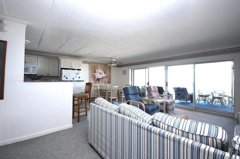 LIVING-AREA