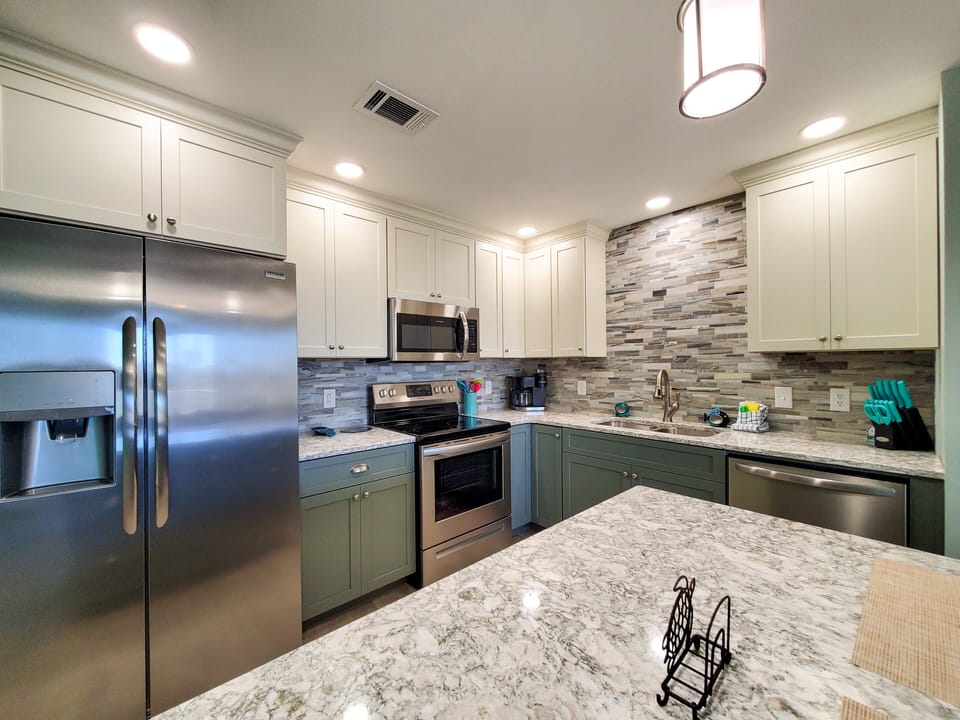 Condo, Multiple Beds, Balcony, Ocean View (Laketown Wharf 911) | Private kitchen | Fridge, microwave, oven, stovetop
