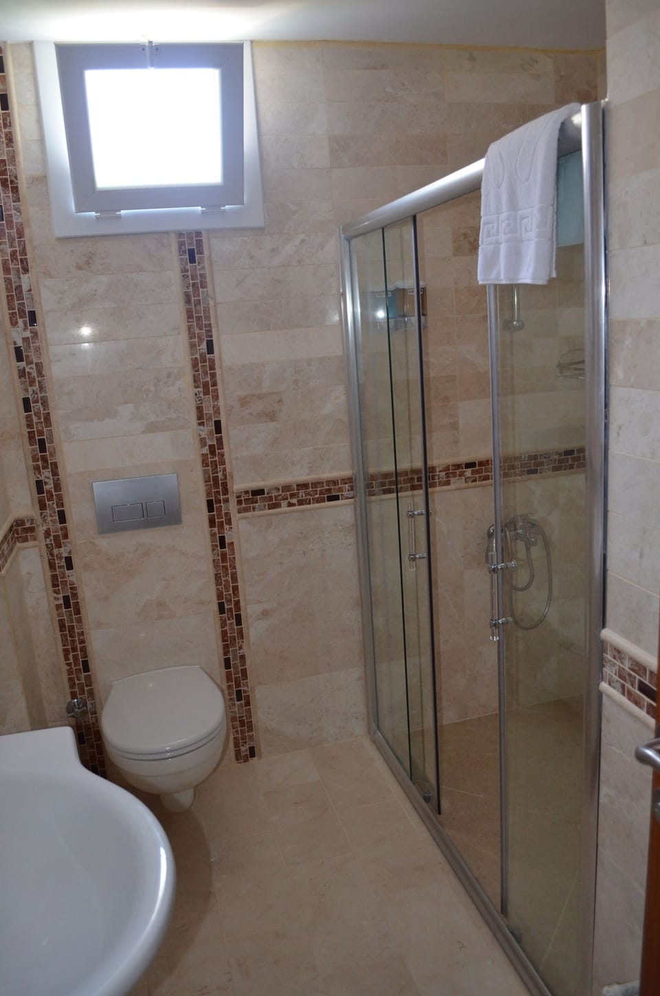 Standard Double or Twin Room | Bathroom | Shower, free toiletries, hair dryer, slippers
