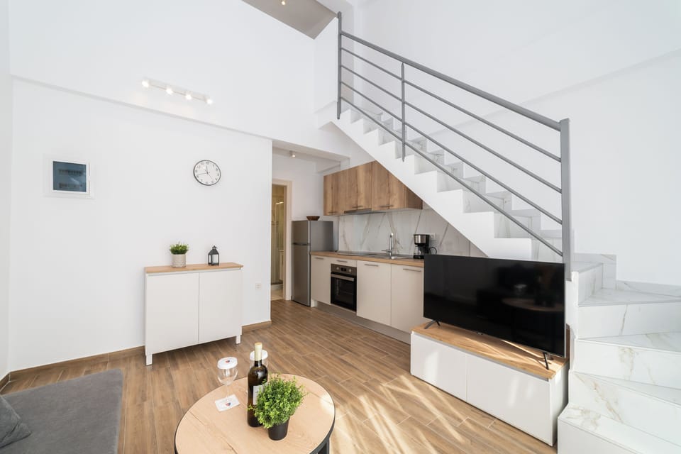 Loft, 2 Bedrooms | Private kitchen | Full-size fridge, oven, stovetop, coffee/tea maker