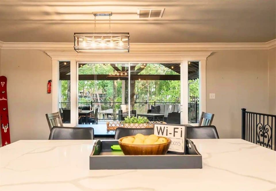 [Kitchen] Enjoy the Free Wi-Fi, Perfect for Remote Work if Needed While on Vacation!