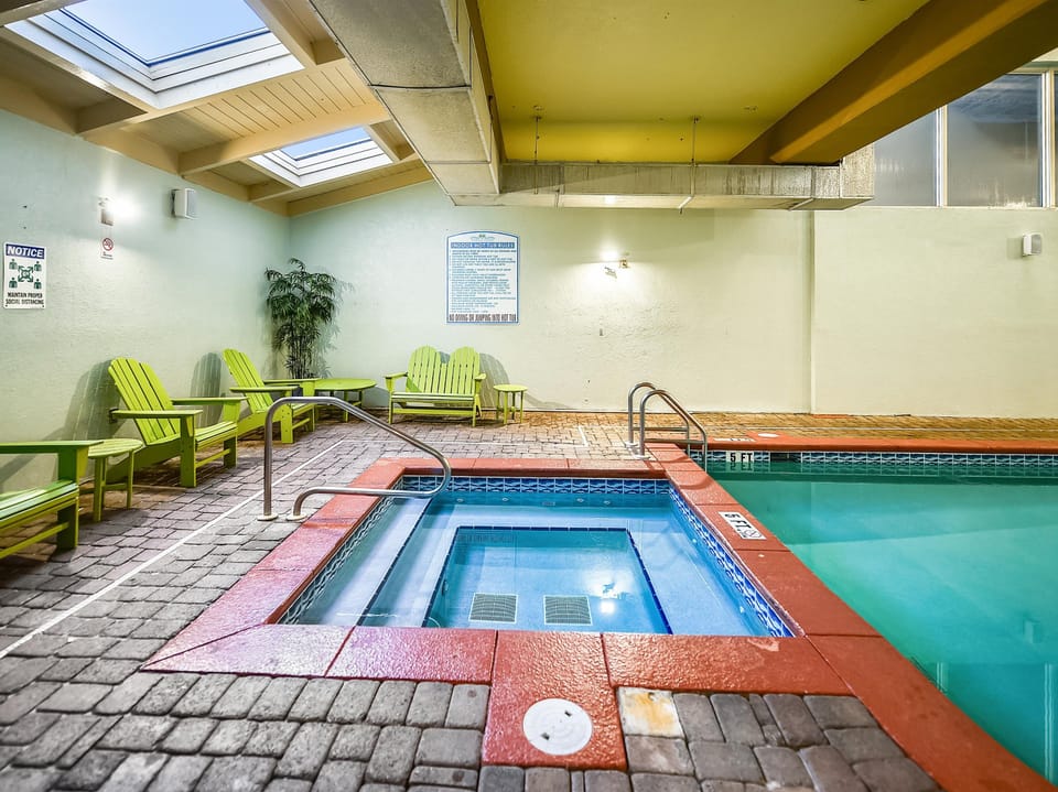 Shores of Panama Indoor Hot Tub