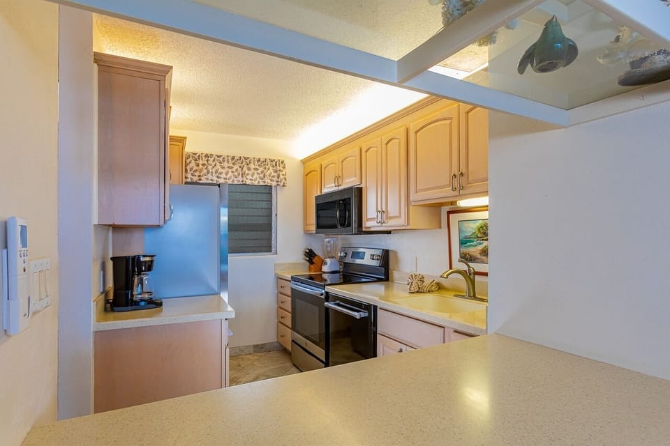 Condo, 2 Bedrooms | Private kitchen | Fridge, oven, coffee/tea maker, toaster