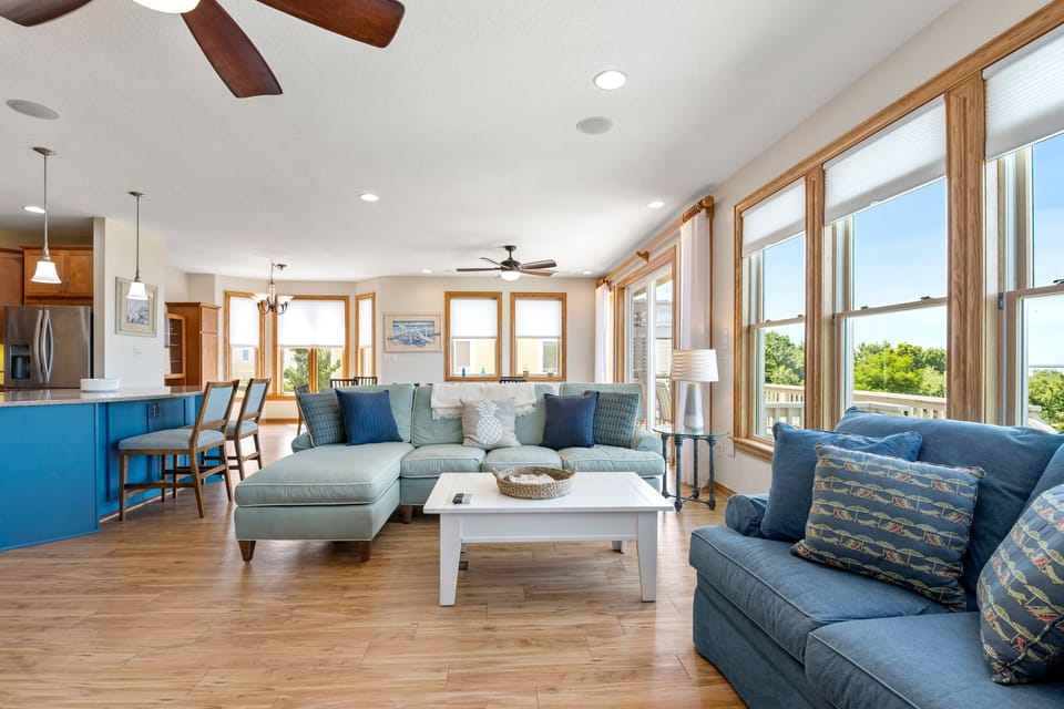 M237: Sunset Thrill | Mid Level Living Area