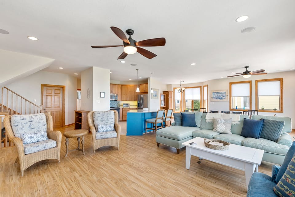 M237: Sunset Thrill | Mid Level Living Area