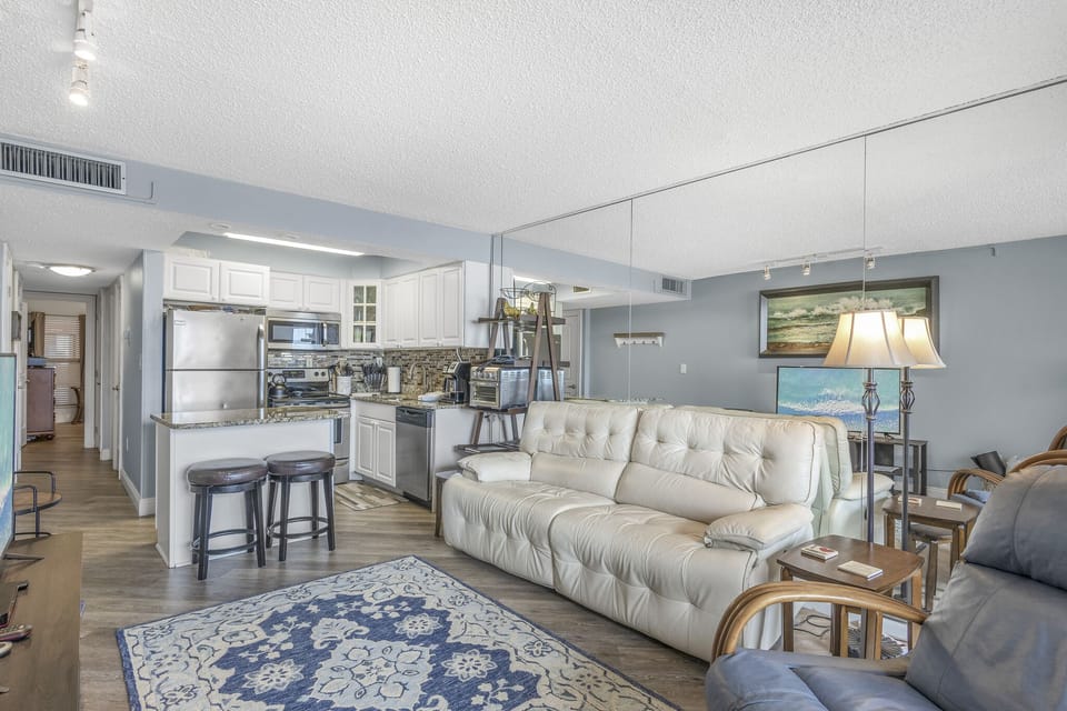 Living Room / Kitchen