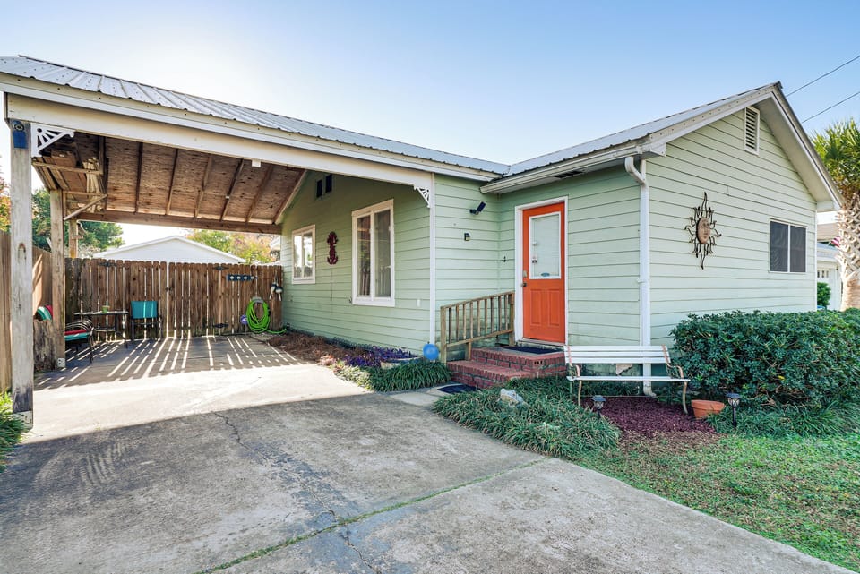 Cottage (2 Bedrooms) | Front of property