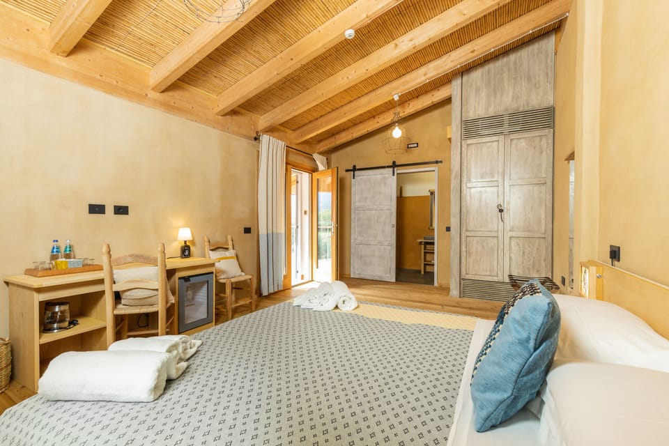 Classic Room | Premium bedding, down comforters, minibar, in-room safe