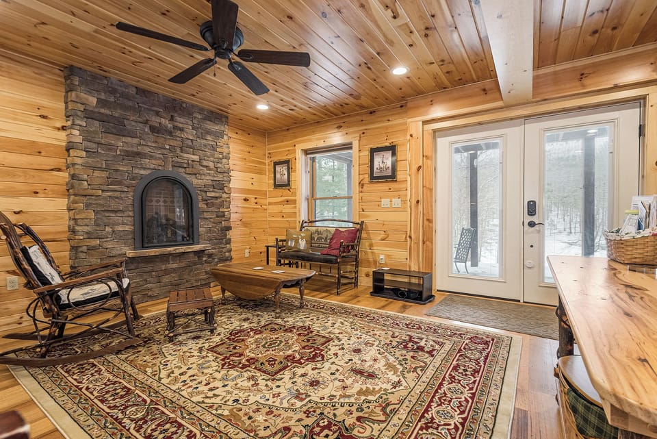 Casa di Maria by Taylor Made Deep Creek Cottage in Deep Creek Lake