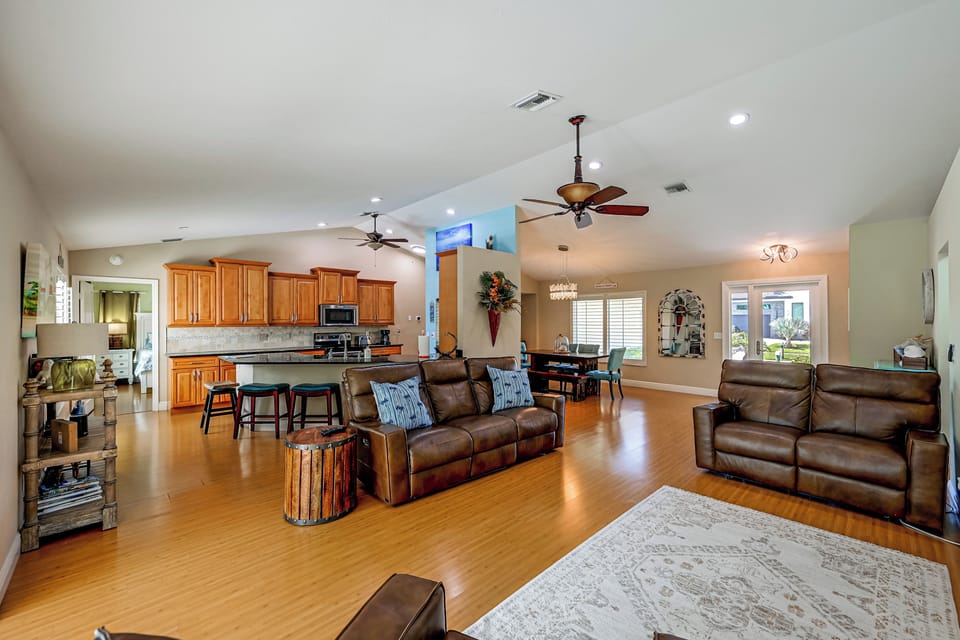 House (3 Bedrooms) | Interior