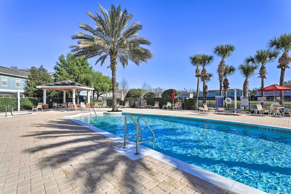 Apartment (4 Bedrooms) | Front of property