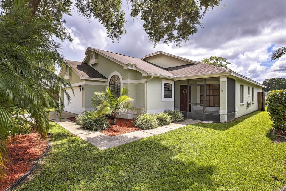 House (4 Bedrooms) | Front of property