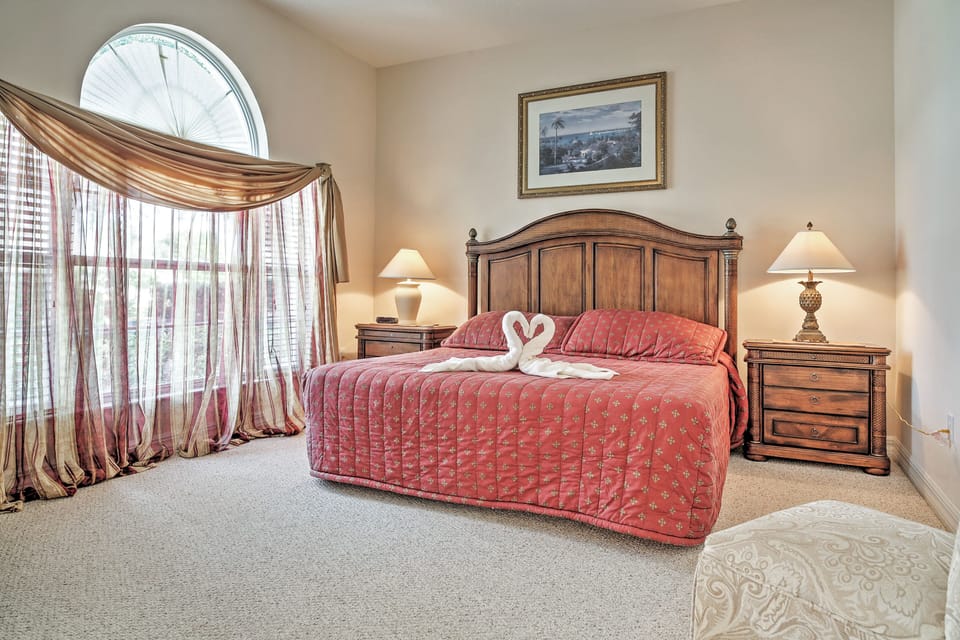 4 Mi to Disney: Kissimmee Group Getaway Villa in Osceola County
